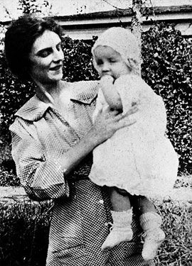 Galeria de fotos oficial com imagens históricas de Billy Graham desde infância, incluindo fotos com sua mãe, como pastor, durante cruzadas evangelísticas e com líderes políticos e religiosos